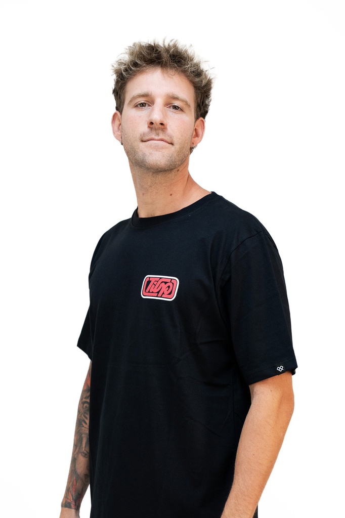 REMERA MC - BLACK INSTI