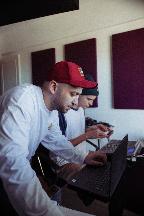 REMERA ML RELAXED - BILLBOARD