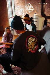 [103215022] REMERA ML RELAXED - BRACKETS